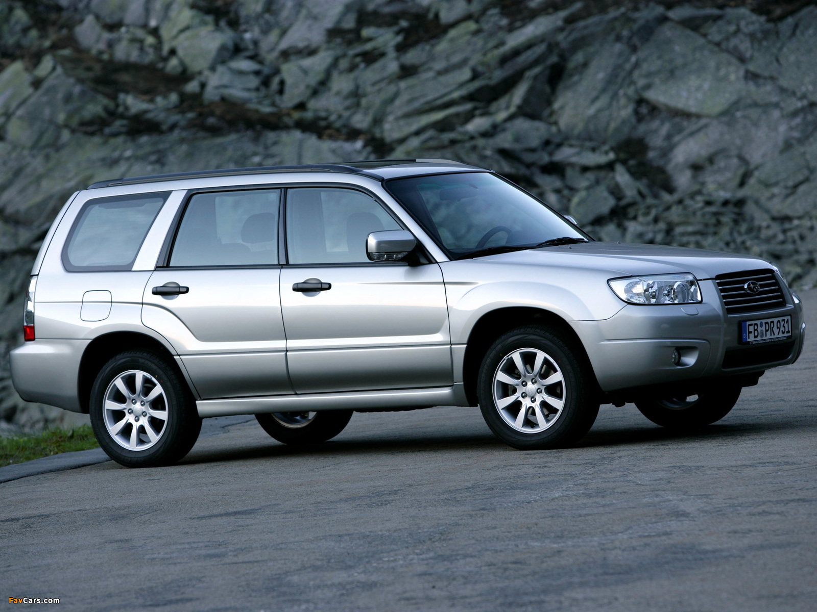 Photos of Subaru Forester 2.0X 2005–08 (1600 x 1200)
