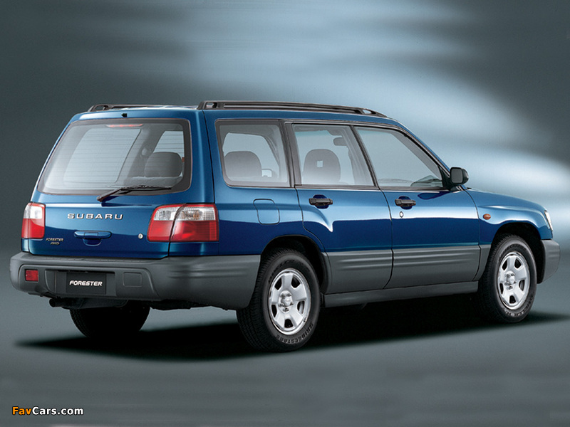 Subaru Forester 2.0GX 2000–02 pictures (800 x 600)