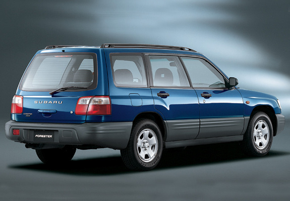 Subaru Forester 2.0GX 2000–02 pictures