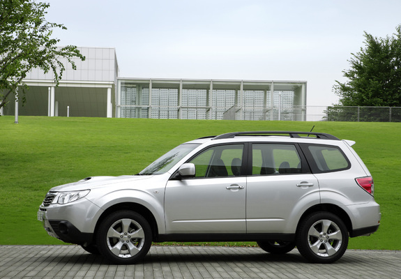 Subaru Forester 2.0D 2008–11 pictures