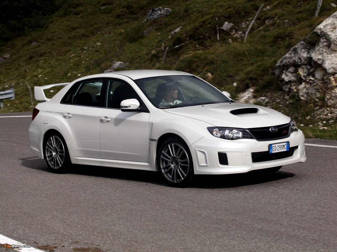 Subaru Impreza WRX STi Sedan 2010 wallpapers (1280 x 960)