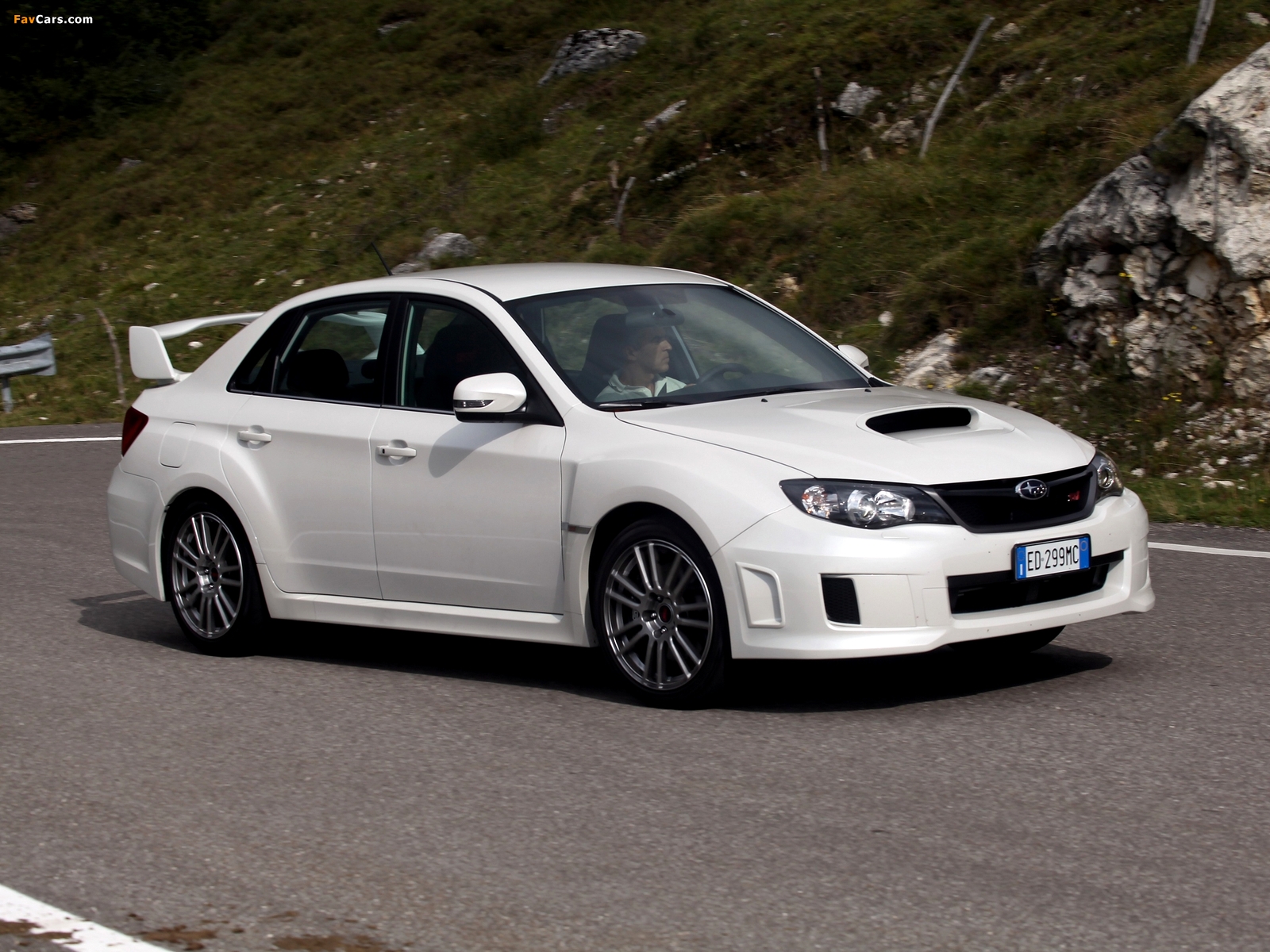 Subaru Impreza WRX STi Sedan 2010 wallpapers (1600 x 1200)