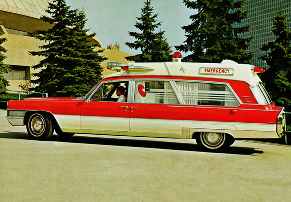 Photos of Cadillac Rescuer Ambulance by Superior (69890Z) 1965