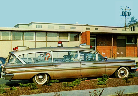 Pontiac Bonneville Criterion Ambulance by Superior 1960 photos