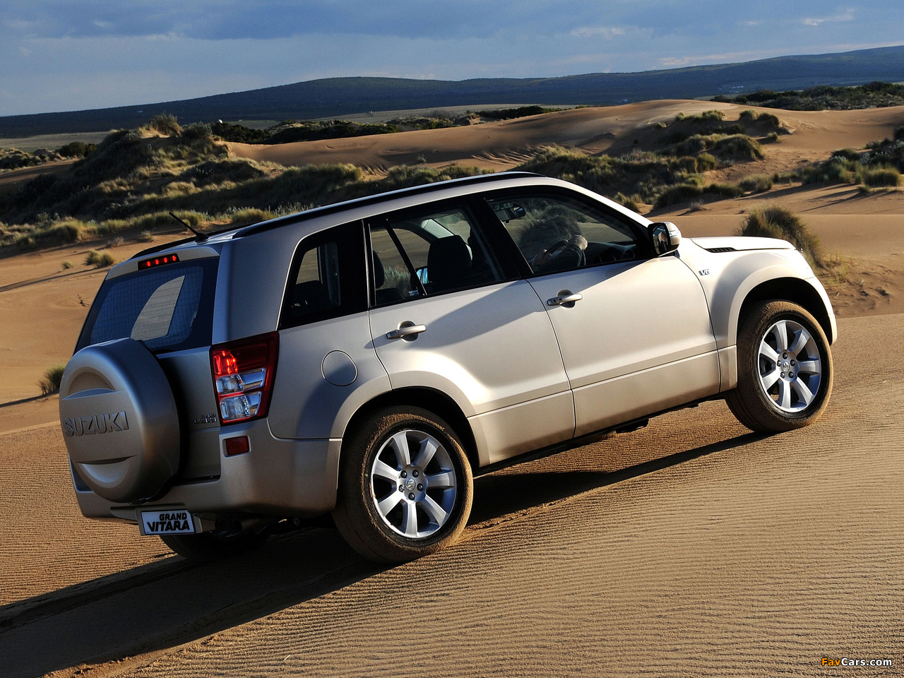 Photos of Suzuki Grand Vitara 5-door ZA-spec 2008–12 (1280 x 960)