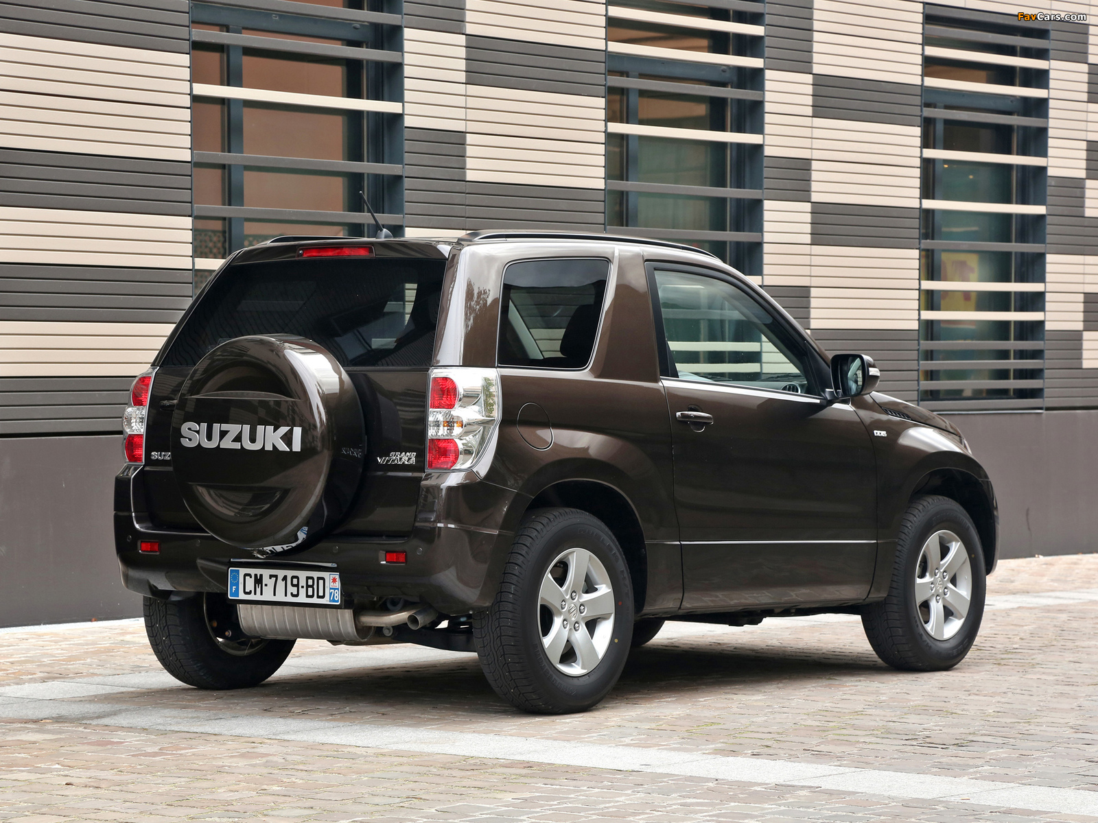 Suzuki Grand Vitara 3-door 2012 wallpapers (1600 x 1200)