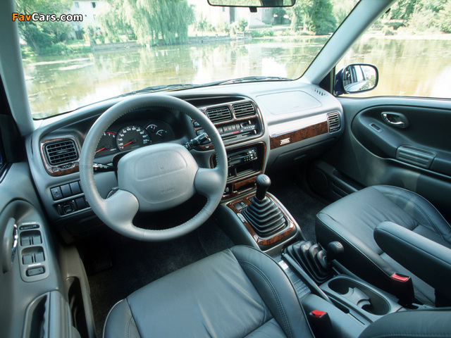 Suzuki Grand Vitara XL7 2001–03 wallpapers (640 x 480)