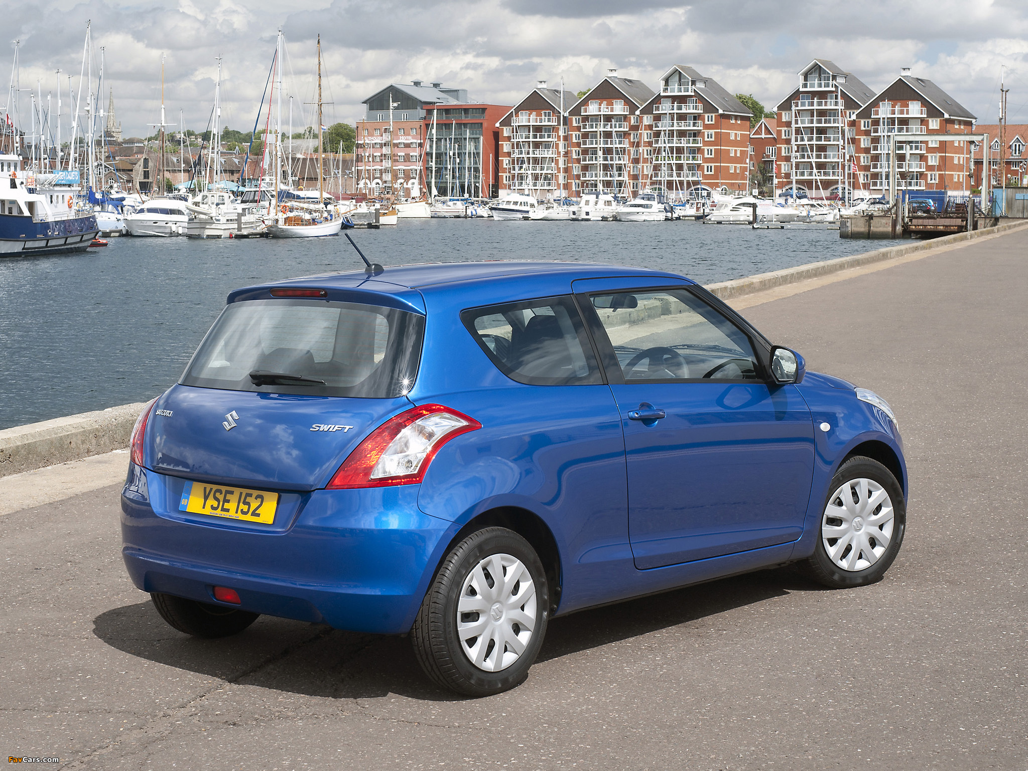 Images of Suzuki Swift 3-door UK-spec 2010–13 (2048 x 1536)