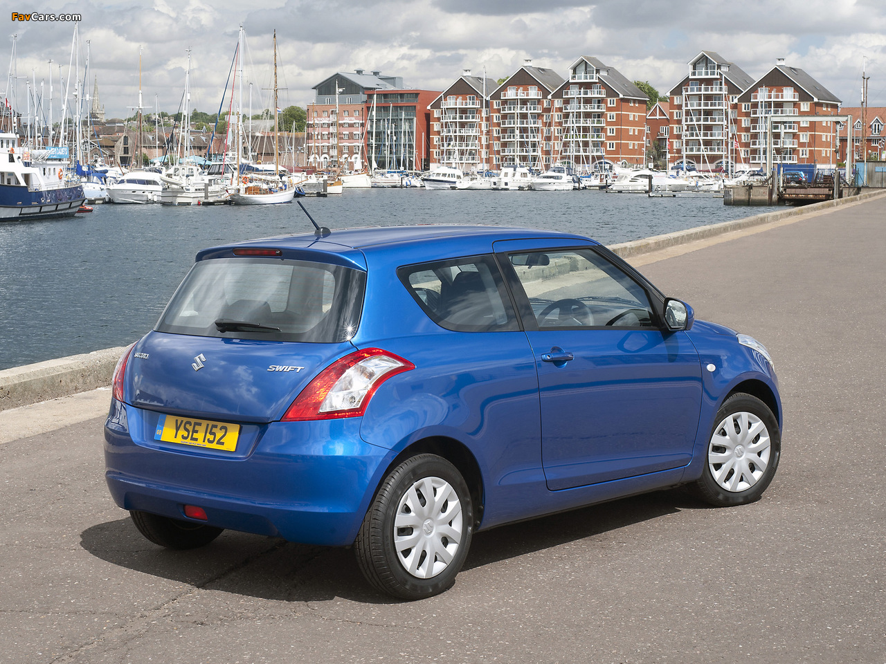 Images of Suzuki Swift 3-door UK-spec 2010–13 (1280 x 960)