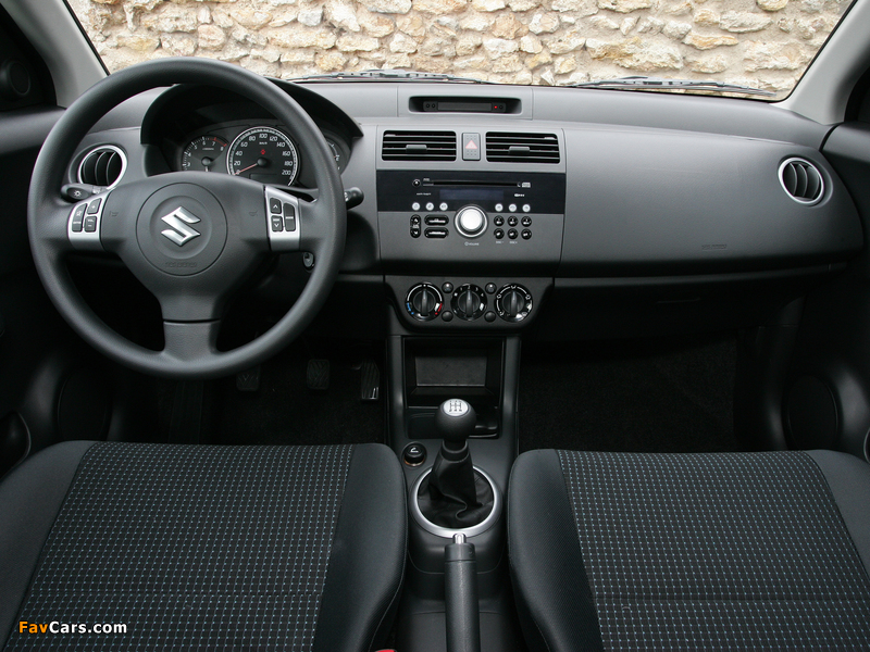 Photos of Suzuki Swift 5-door 2004–10 (800 x 600)