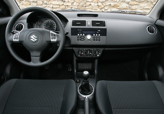Photos of Suzuki Swift 5-door 2004–10
