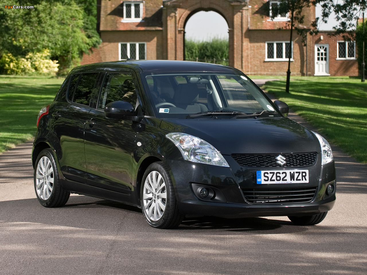 Pictures of Suzuki Swift 5-door UK-spec 2010–13 (1280 x 960)