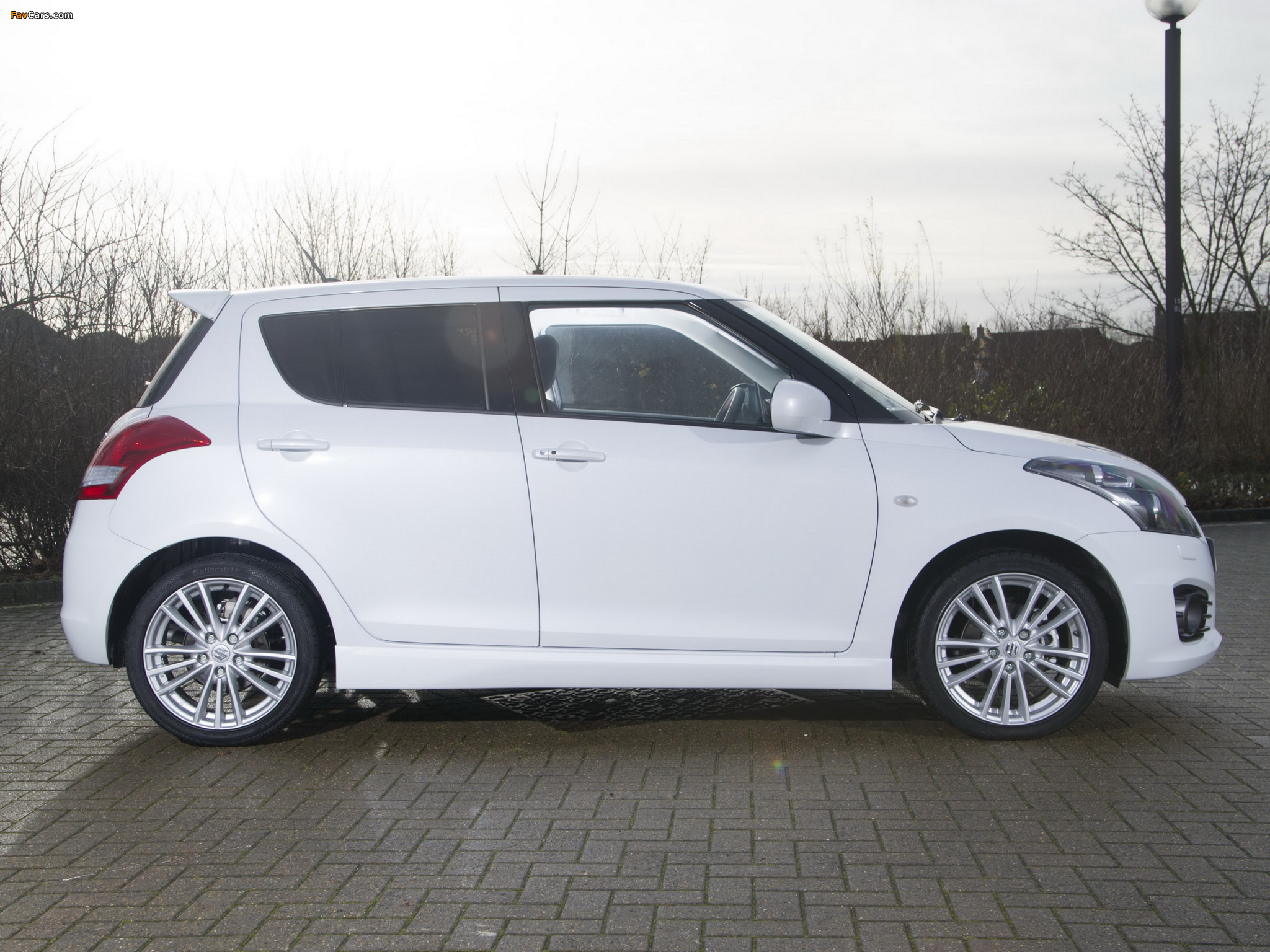 Pictures of Suzuki Swift Sport 5-door UK-spec 2013 (2048 x 1536)