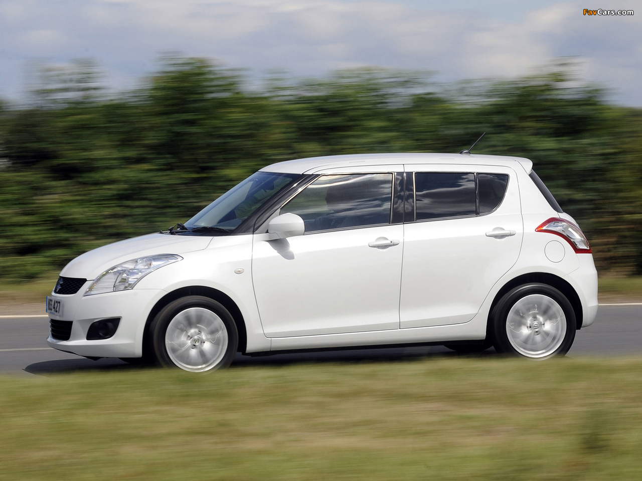 Suzuki Swift 5-door UK-spec 2010–13 photos (1280 x 960)