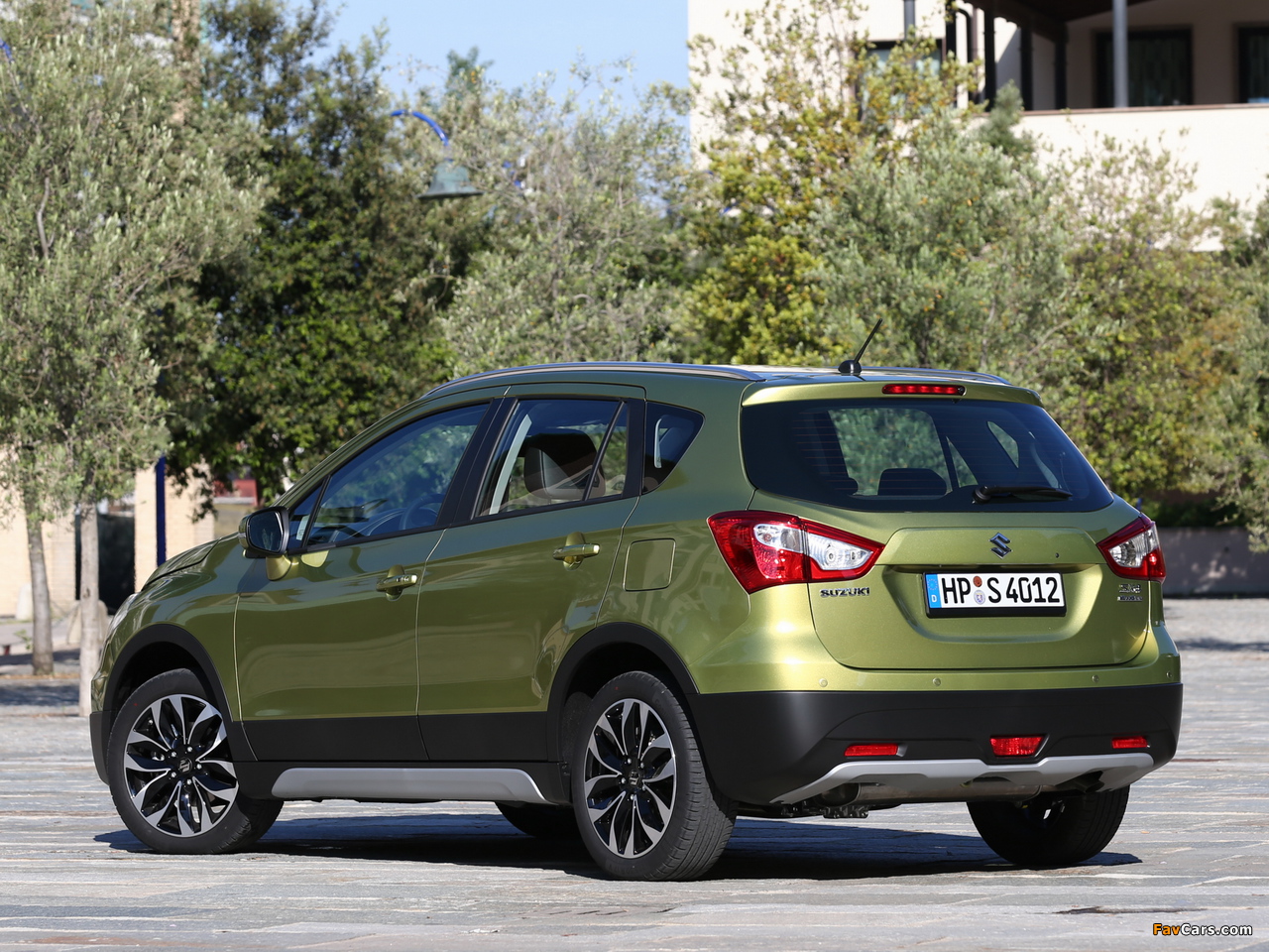 Suzuki SX4 S-Cross 2013 pictures (1280 x 960)