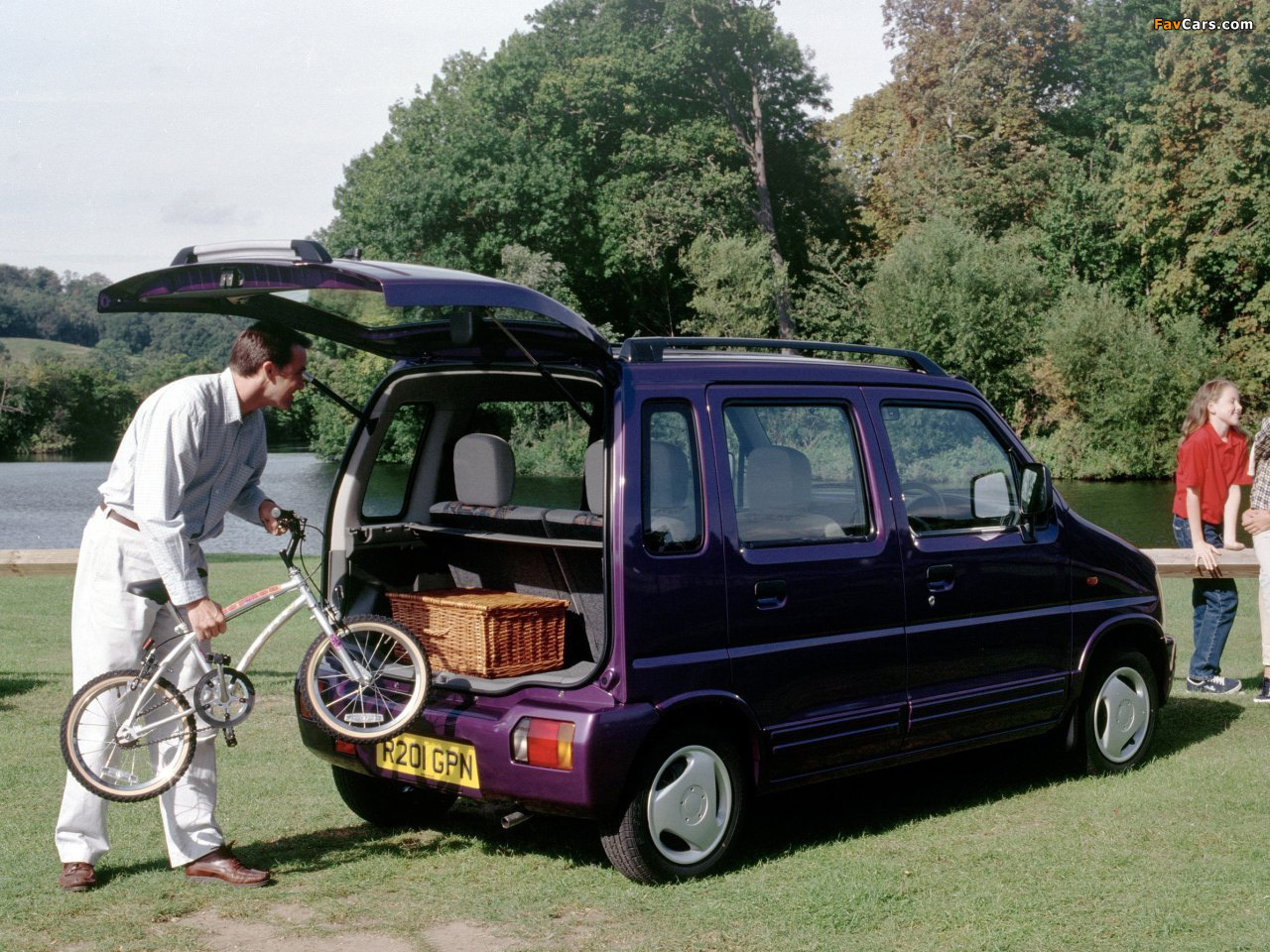 Photos of Suzuki Wagon R+ UK-spec (EM) 1997–2000 (1280 x 960)