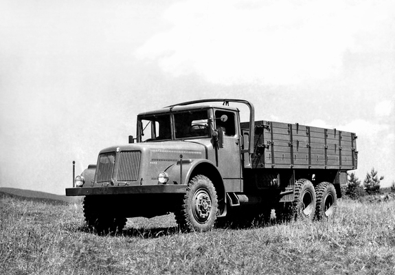 Tatra 111R 1953–62 images