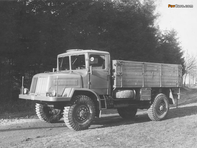 Photos of Tatra T128 1951–52 (800 x 600)