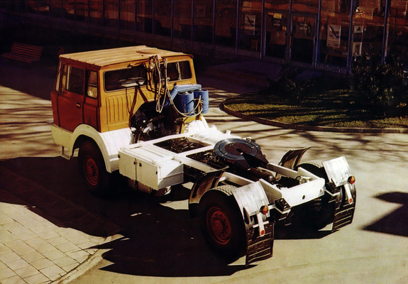 Tatra T813 NTH 4x4 1967–82 photos