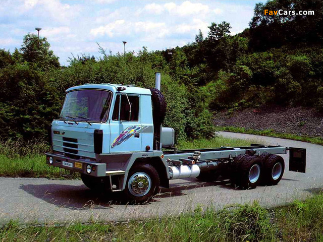 Tatra T815-2 PR3 28.210 6x6.2 1982–94 pictures (640 x 480)