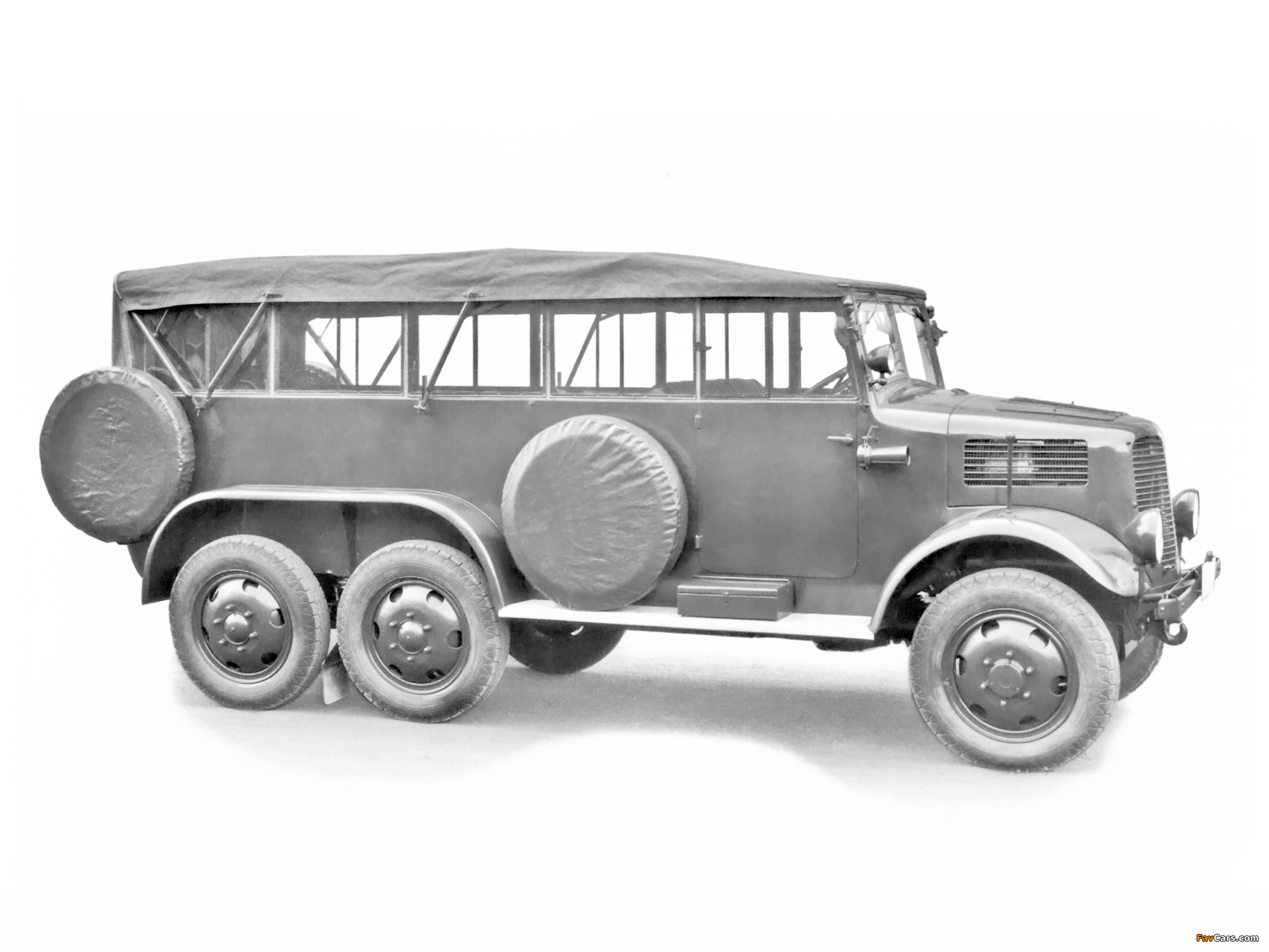 Images of Tatra T93R 6x6 1941 (2048 x 1536)