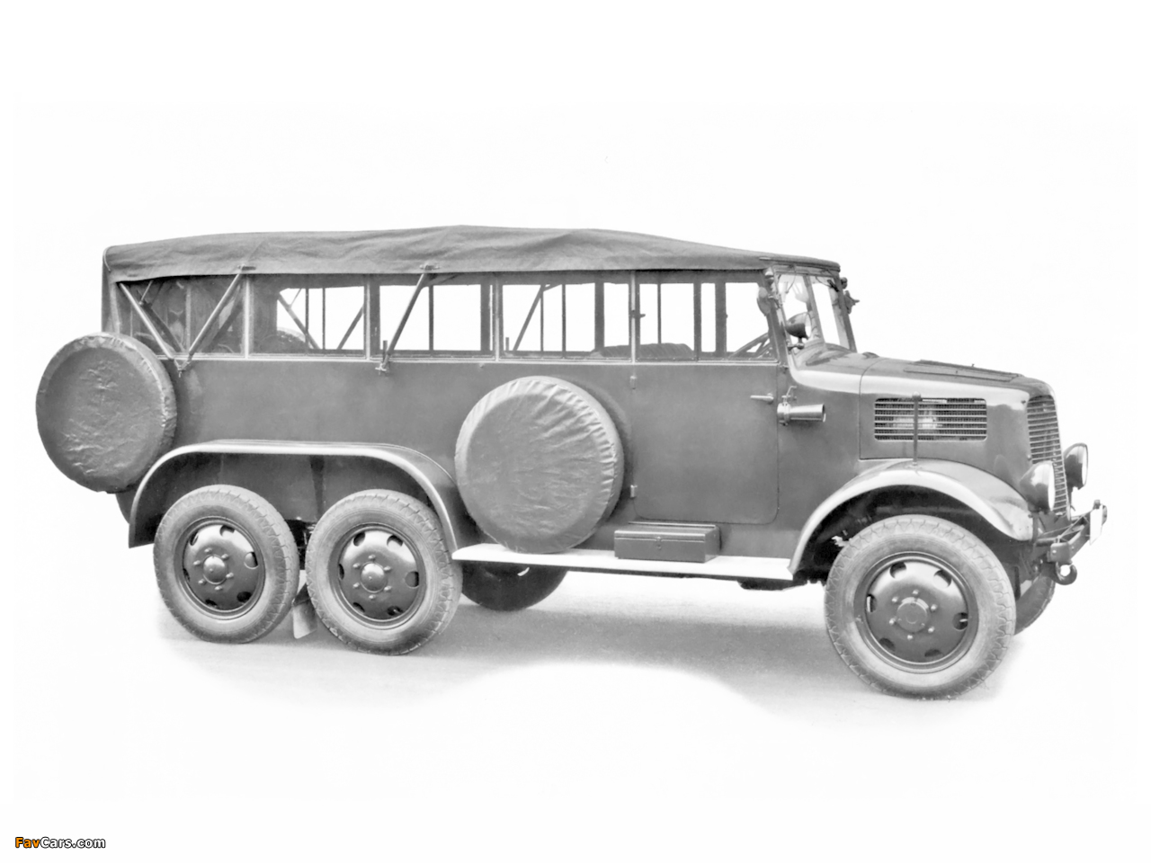 Images of Tatra T93R 6x6 1941 (1280 x 960)