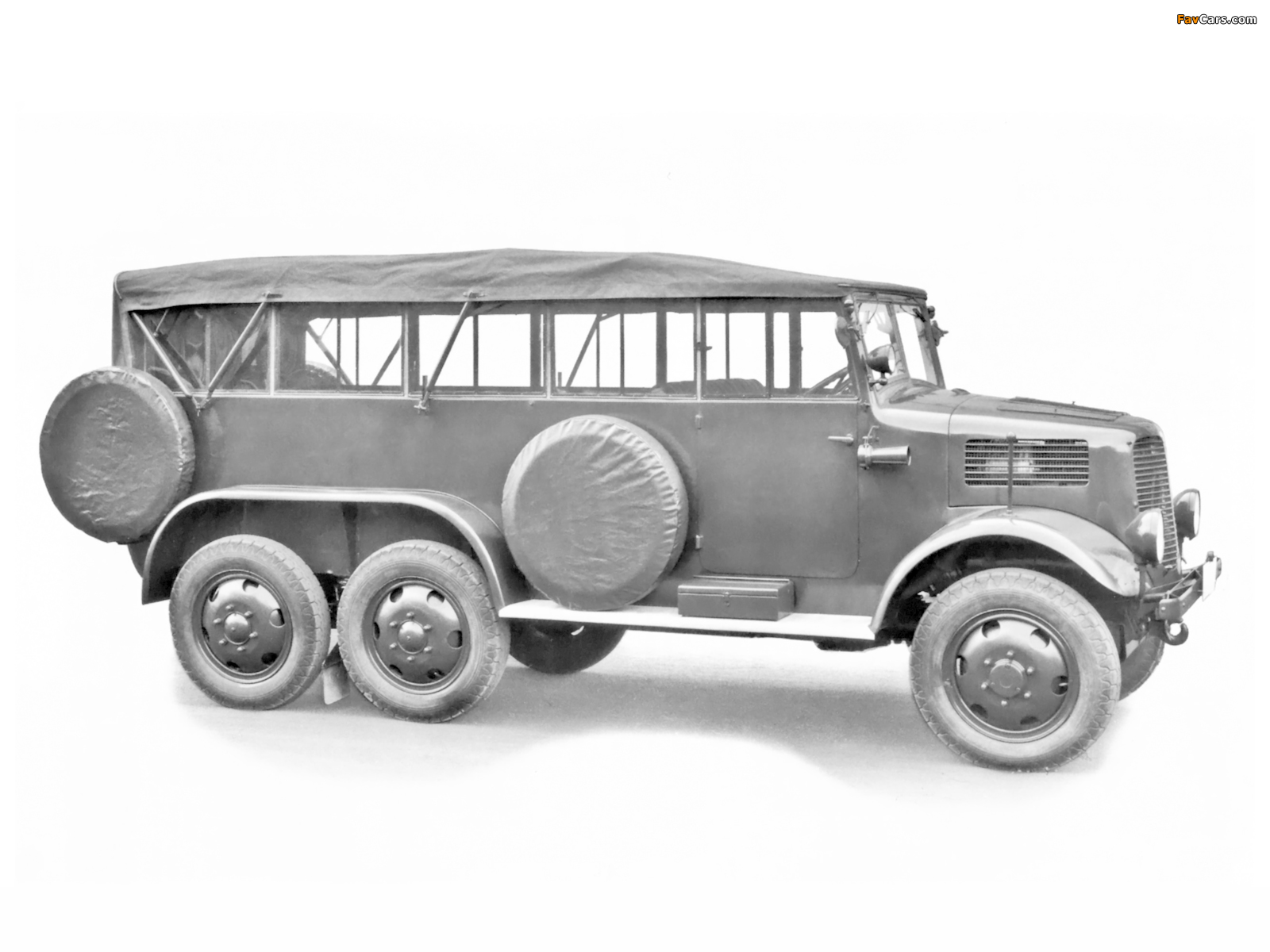 Images of Tatra T93R 6x6 1941 (1600 x 1200)