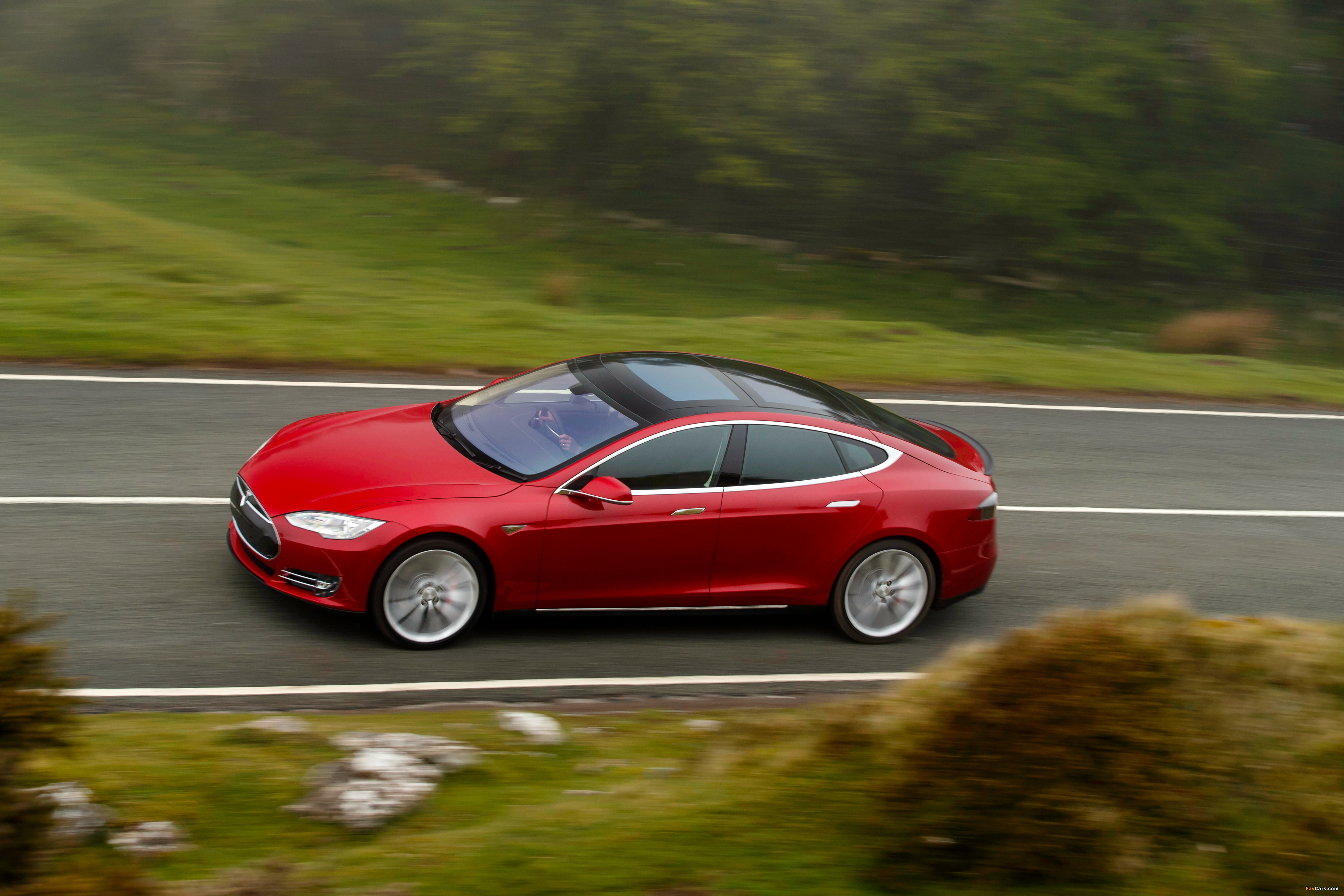 Tesla Model S P85+ UK-spec 2014 images (4096 x 2731)