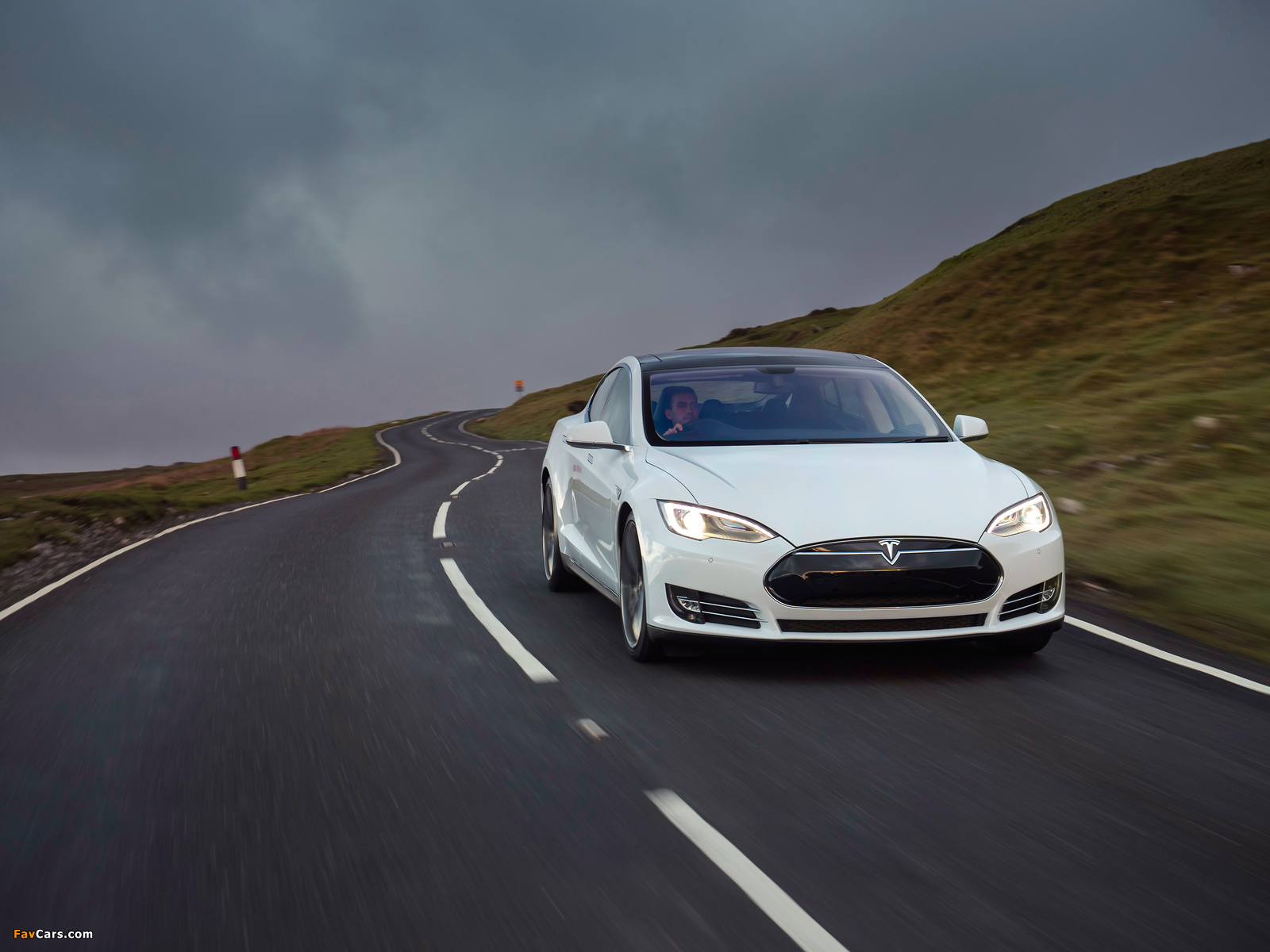Tesla Model S P85+ UK-spec 2014 photos (1600 x 1200)
