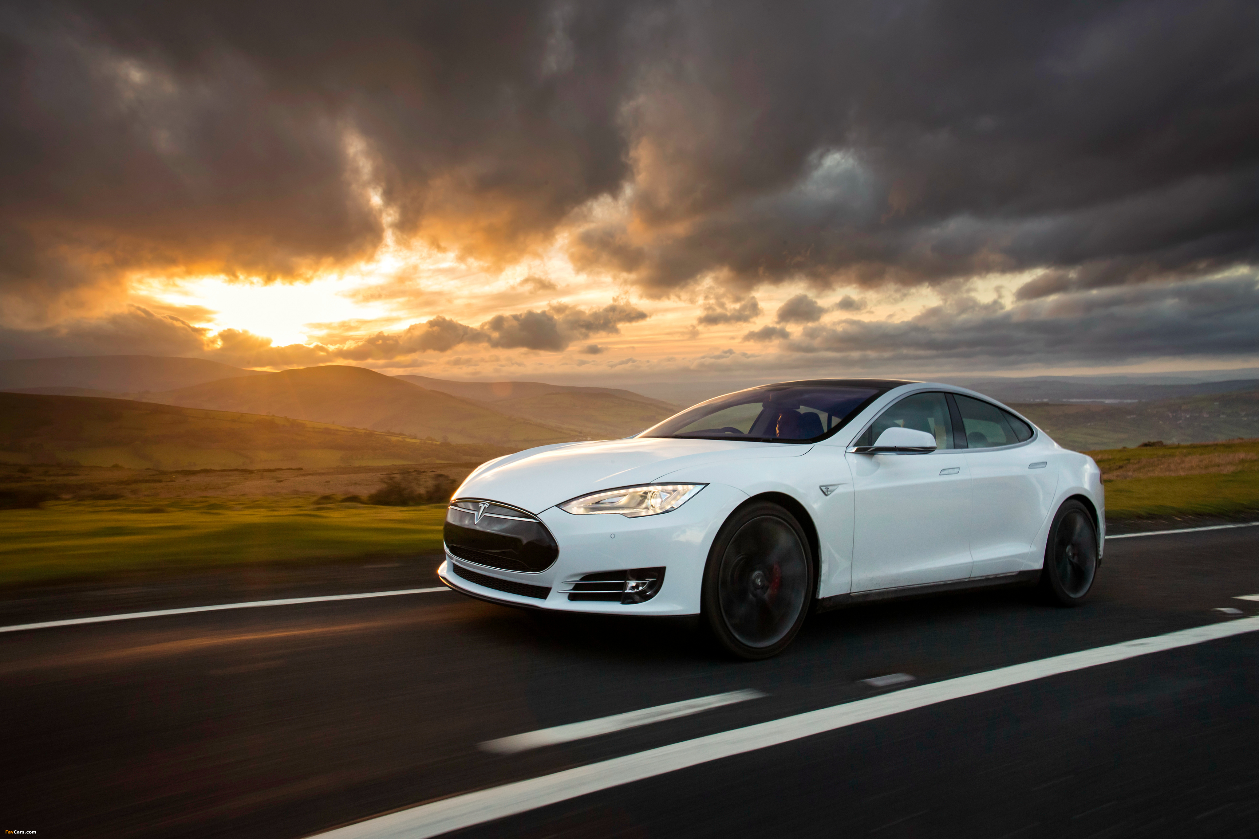 Tesla Model S P85+ UK-spec 2014 pictures (4096 x 2731)