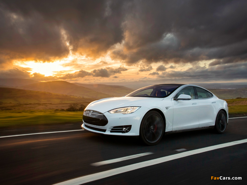 Tesla Model S P85+ UK-spec 2014 pictures (800 x 600)