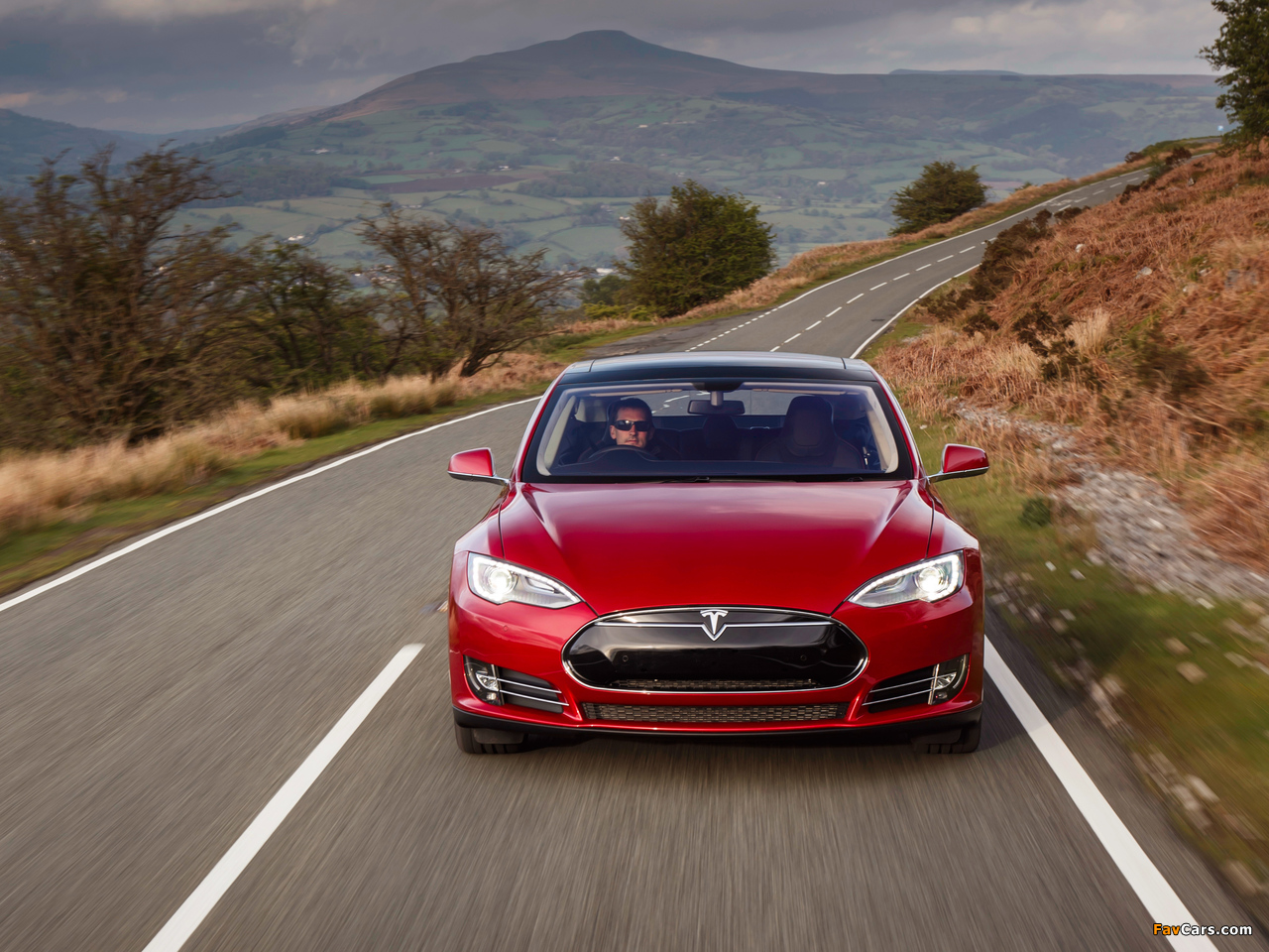 Tesla Model S P85+ UK-spec 2014 wallpapers (1280 x 960)
