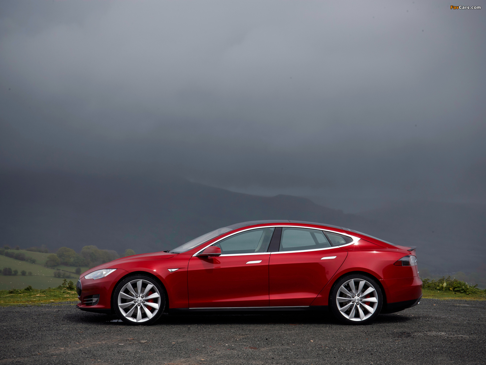 Tesla Model S P85+ UK-spec 2014 wallpapers (1600 x 1200)