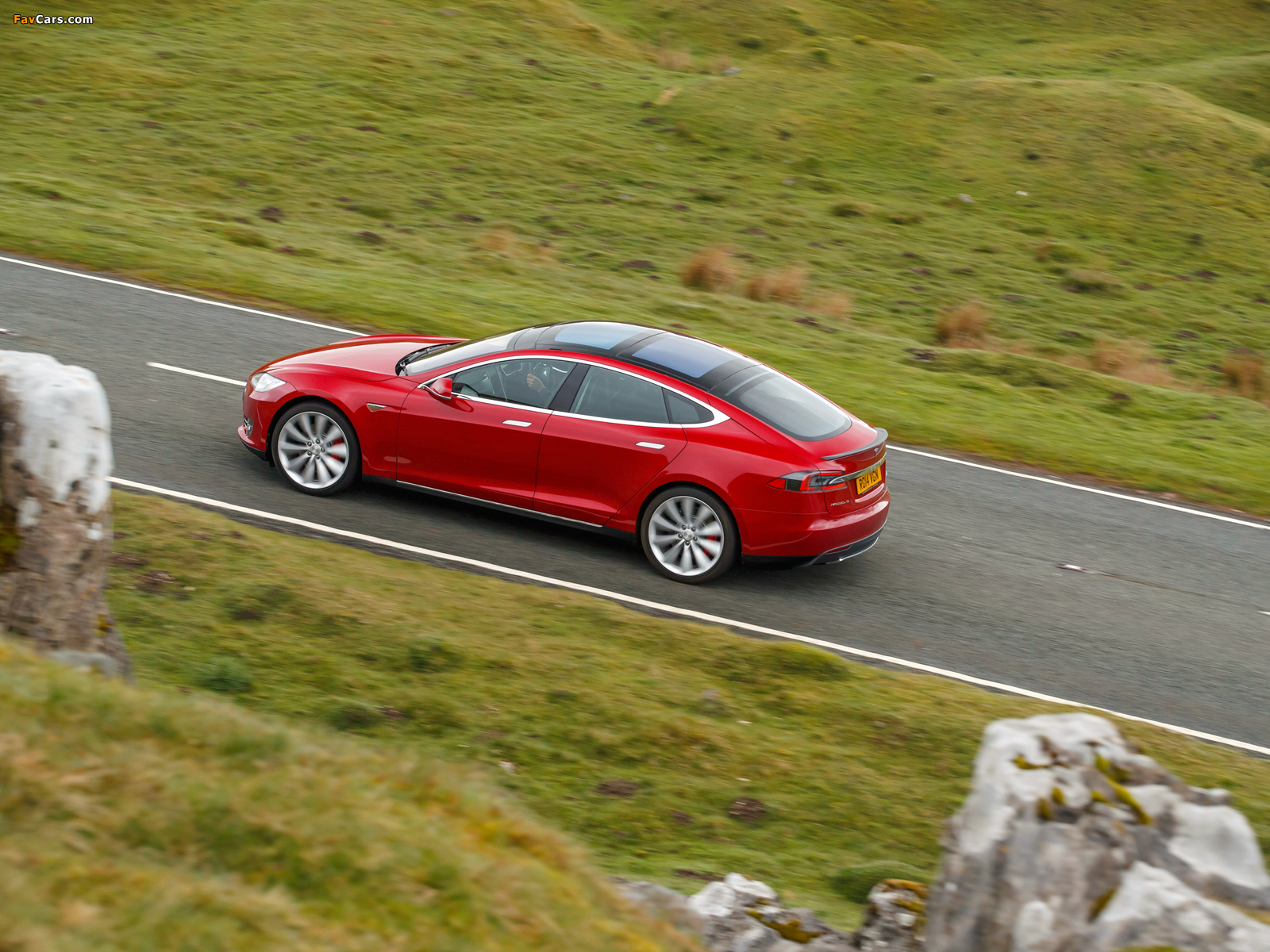 Tesla Model S P85+ UK-spec 2014 wallpapers (1600 x 1200)