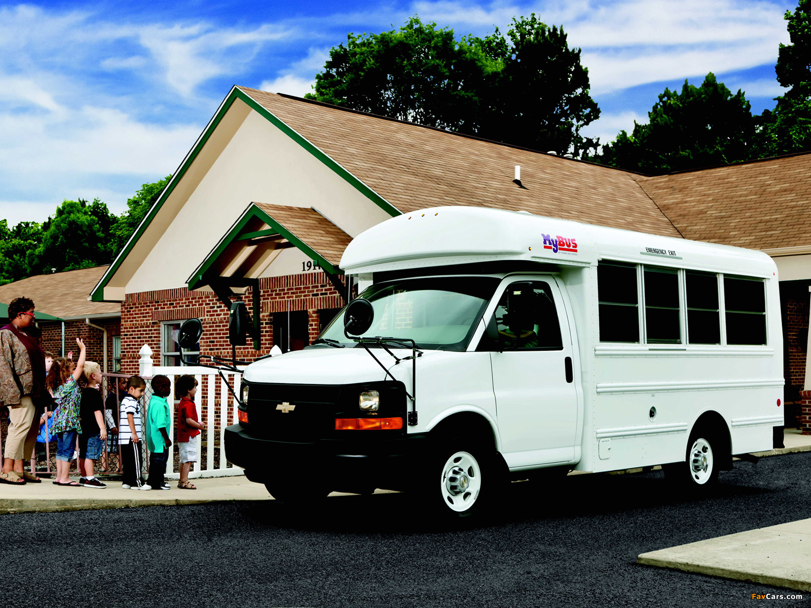 Thomas Minotour MyBus based on Chevrolet Express 2009 images (1600 x 1200)