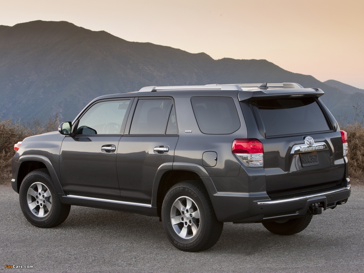 Toyota 4Runner SR5 2009 images (1280 x 960)