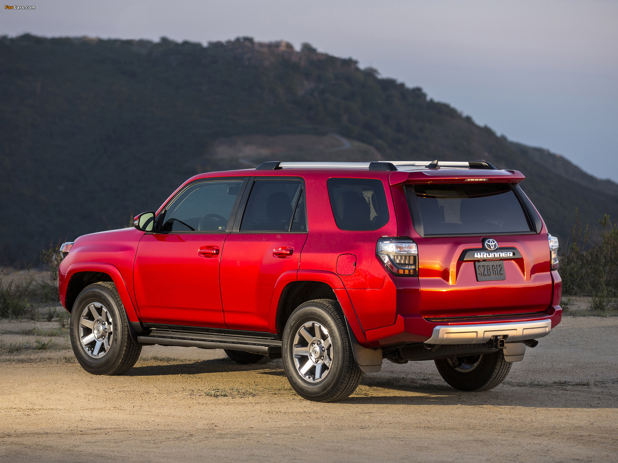 Toyota 4Runner 2013 images (2048 x 1536)