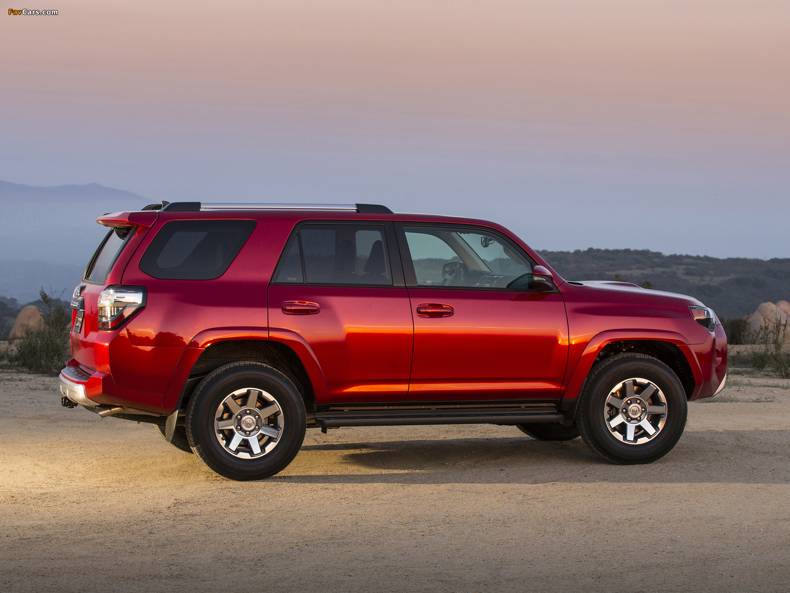 Toyota 4Runner 2013 wallpapers (1600 x 1200)