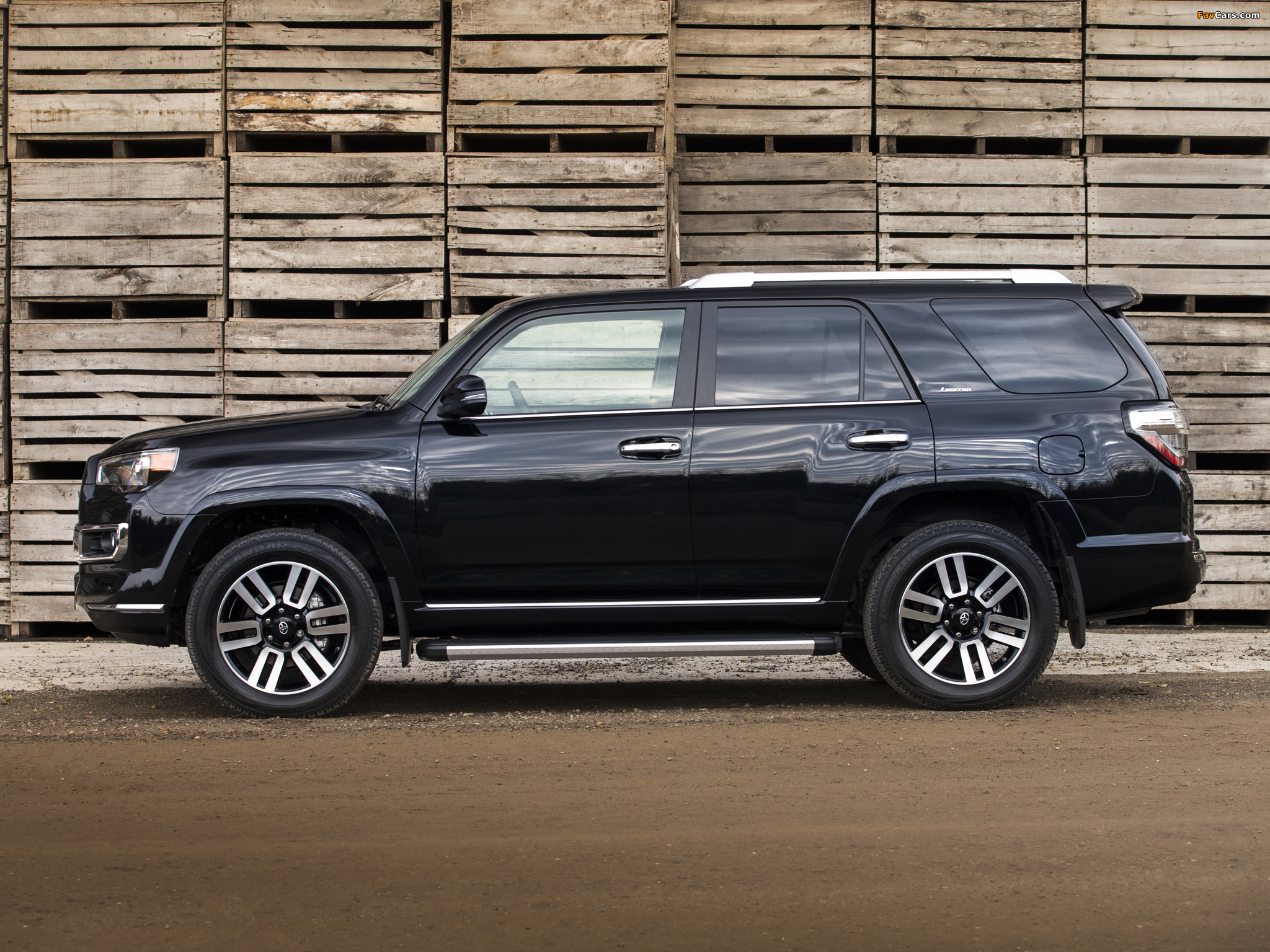 Toyota 4Runner Limited 2013 wallpapers (2048 x 1536)