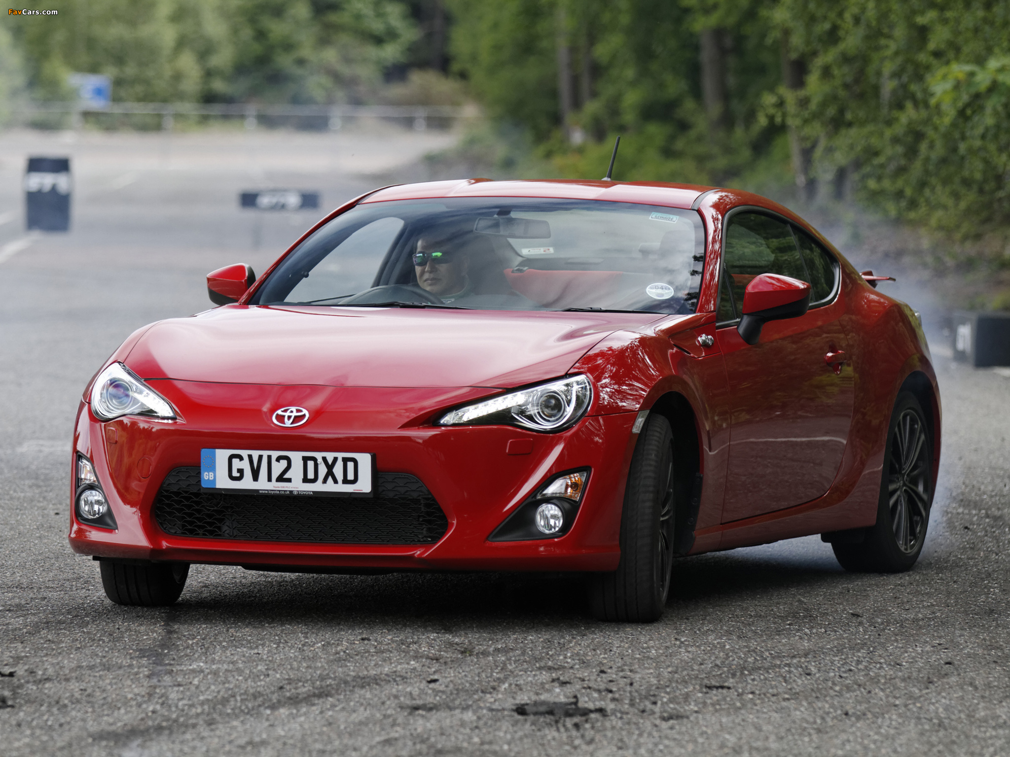 Images of Toyota GT 86 UK-spec 2012 (2048 x 1536)