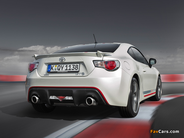 Images of Toyota GT 86 Cup Edition 2013 (640 x 480)