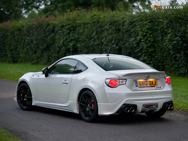 Pictures of TRD Toyota GT 86 UK-spec 2013 (640 x 480)