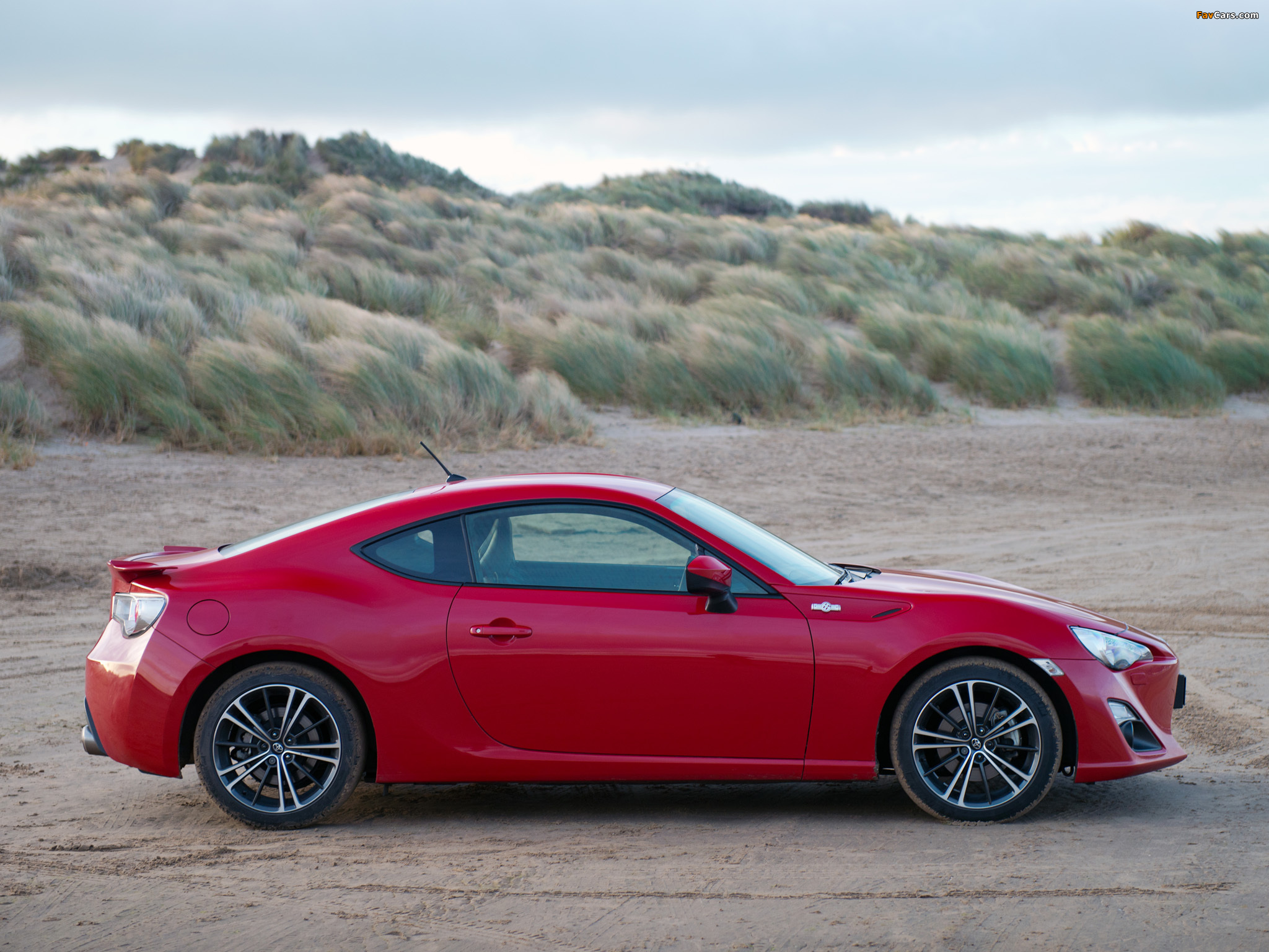 Toyota GT 86 UK-spec 2012 images (2048 x 1536)