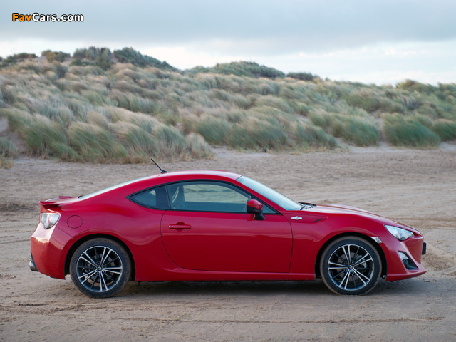 Toyota GT 86 UK-spec 2012 images (640 x 480)