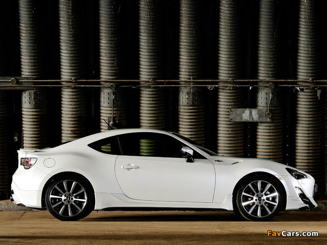 TRD Toyota GT 86 UK-spec 2013 images (640 x 480)