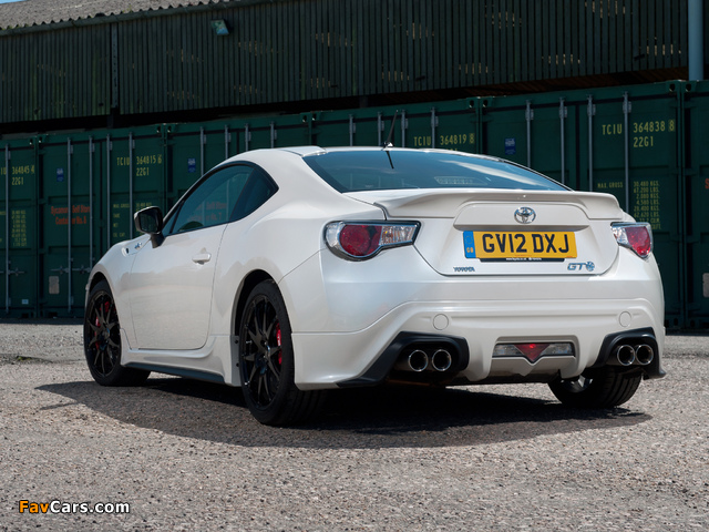 TRD Toyota GT 86 UK-spec 2013 photos (640 x 480)