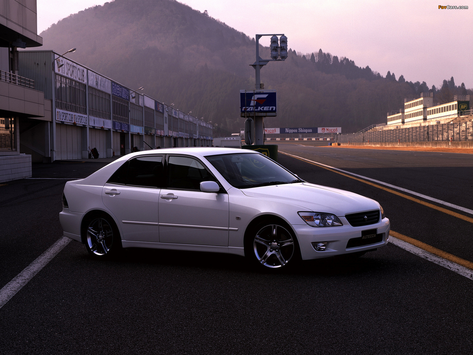 Pictures of Toyota Altezza RS200 L Edition (SXE10) 1999–2001 (1600 x 1200)