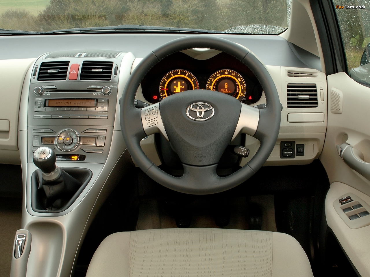 Images of Toyota Auris 5-door UK-spec 2007–10 (1280 x 960)