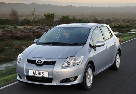Images of Toyota Auris 5-door UK-spec 2007–10