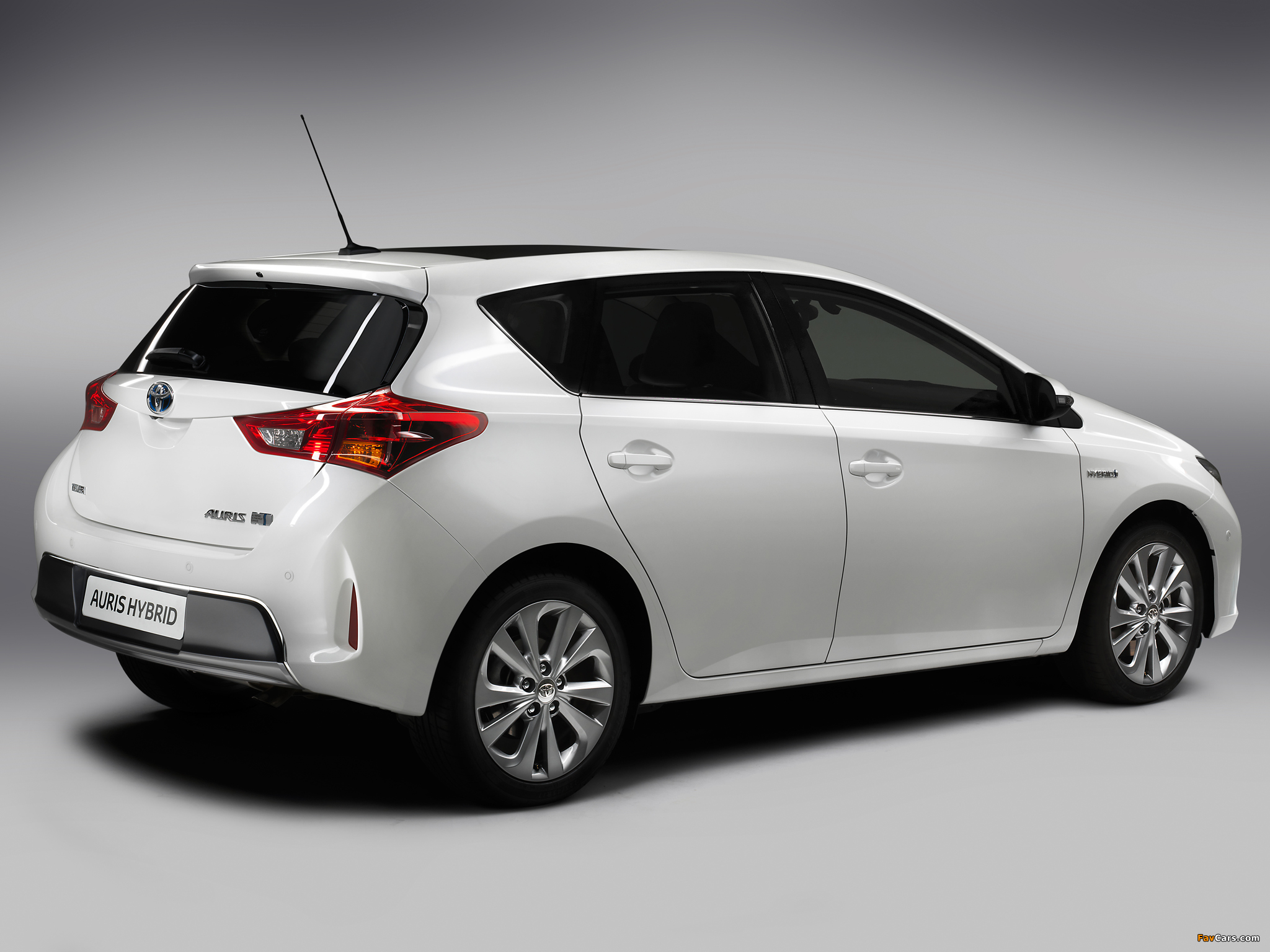 Images of Toyota Auris Hybrid 2012 (2048 x 1536)